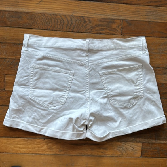 NWOT GAP Denim Shorts - Picture 2 of 3